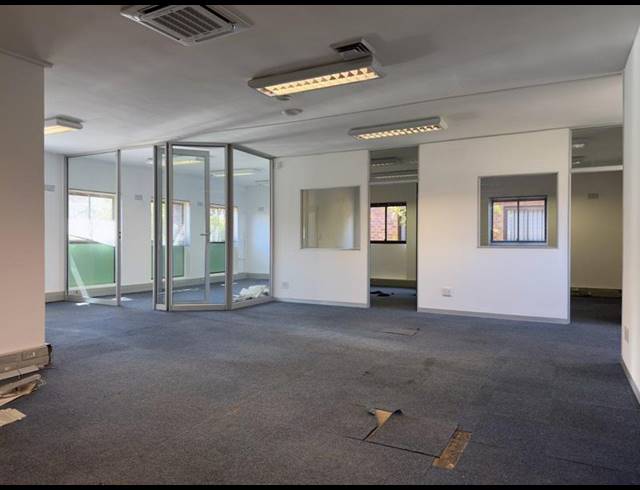 BUSINESS PROPERTY TO RENT IN CLAREMONT